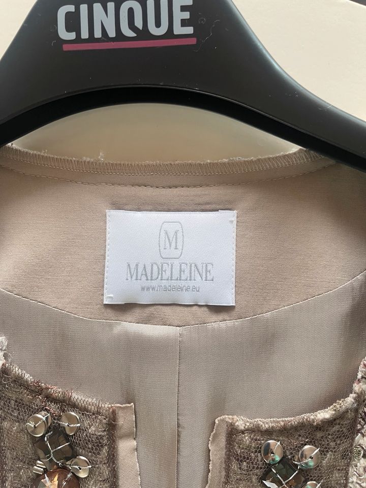 Madeleine Boucle Blazer Jacke Couture Stil beige Swarovski Gr. 36 in Abensberg