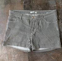 Damen Shorts Gr XL Hessen - Felsberg Vorschau