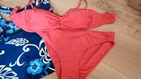 Bandeau Bikini, Gr. 40/42 ungetragen, plus Pareo Tuch von Tchibo Schleswig-Holstein - Bad Bramstedt Vorschau