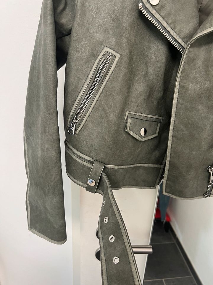 Bershka kunstlederjacke/ übergangsjacke M in Titz