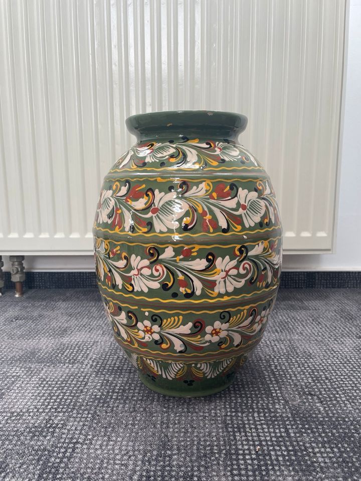 Schöne grüne Vase in Wuppertal