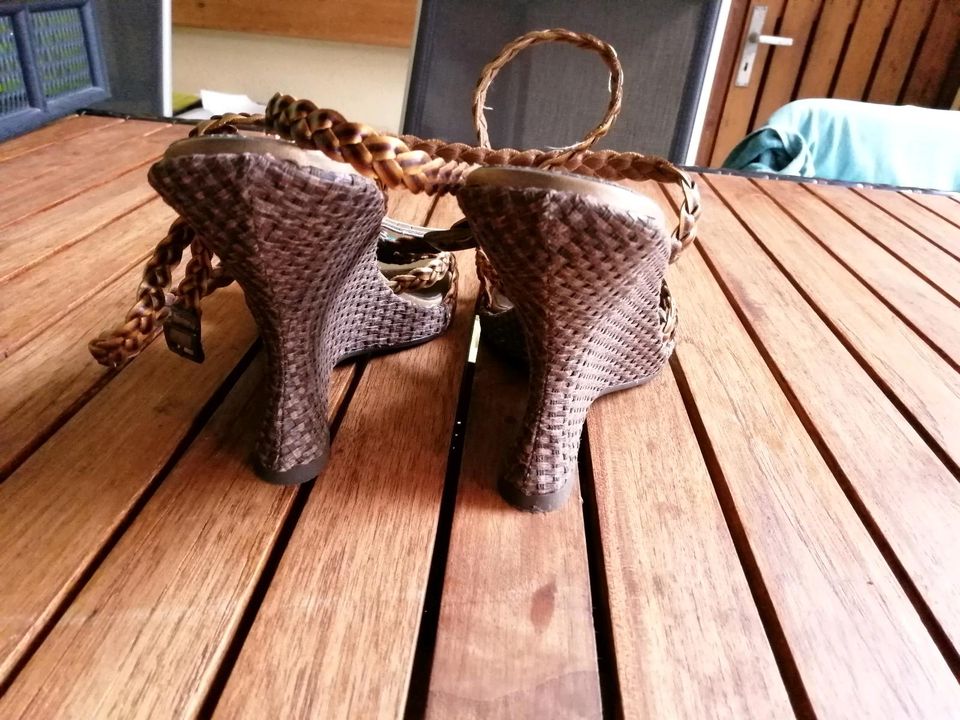 Schuhe, Sommerschuhe, Sandaletten Gr. 39, Italien in Weiden (Oberpfalz)