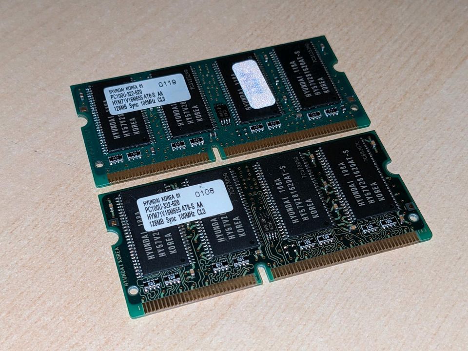 2*128MB DDR SDRAM 144-SODIMM Hyundai HYM71V16M655 AT6S AA 20L0265 in Leipzig