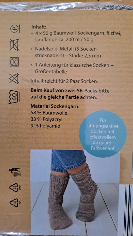 Stricken, Baumwollsocken in Nürnberg (Mittelfr)