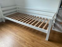 Bett zu Verkaufen 100x200 weiß Holz inkl.Lattenrost Kinder Hessen - Bad Soden am Taunus Vorschau