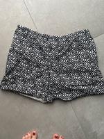 Street One Shorts kurze Hose schwarz weiß 38 M neuwertig Sachsen - Pirna Vorschau
