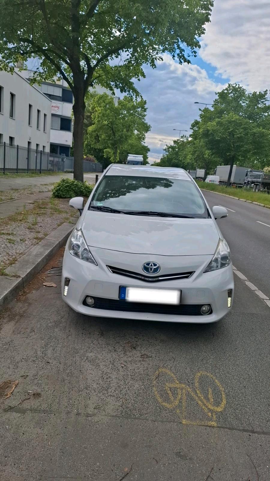 Abbildung des Autos Toyota Prius Plus 1.8VVT…