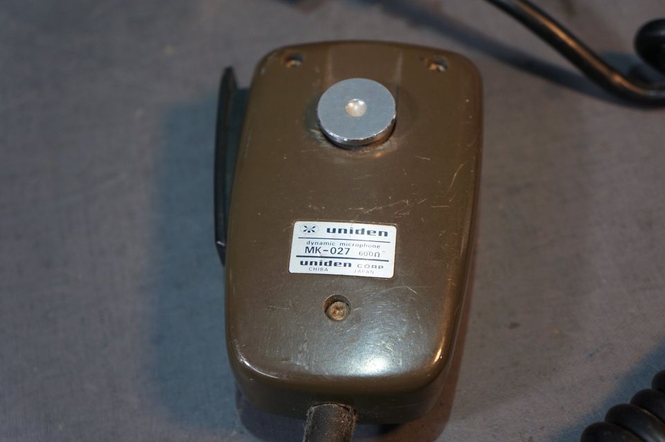Vintage Uniden Transceiver 2030 mit Mikrofon in Düsseldorf