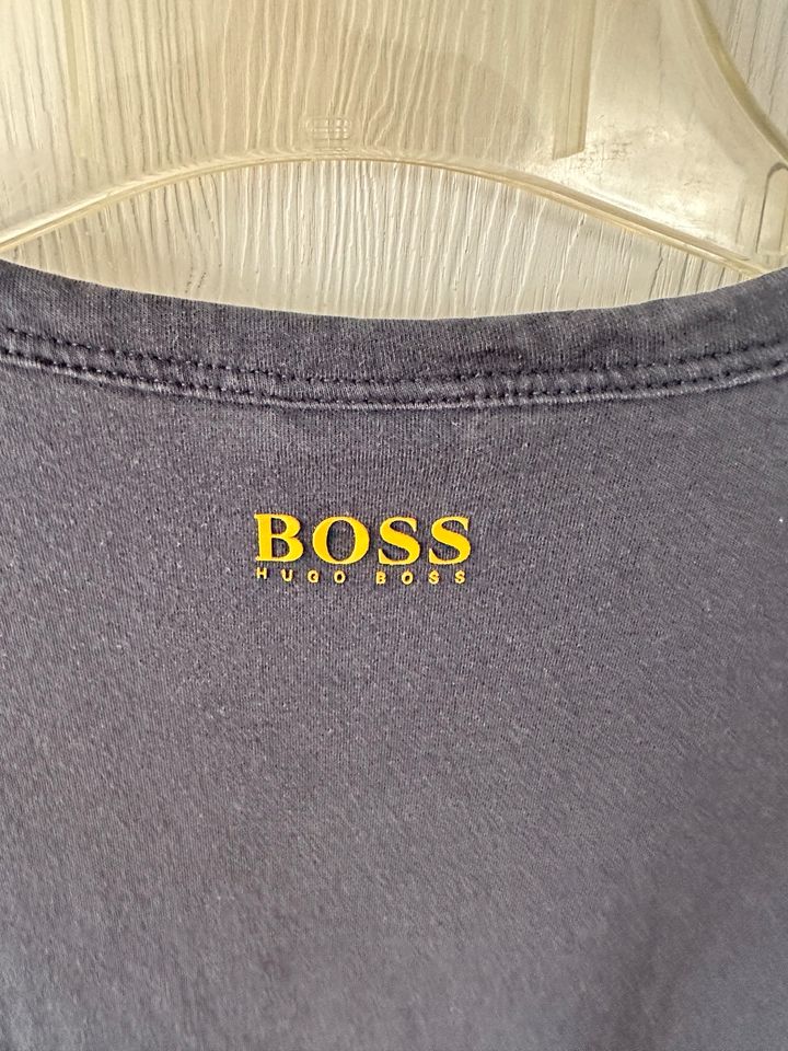 Original Hugo Boss u. Born in the Alps T-Shirts wie neu in Böblingen