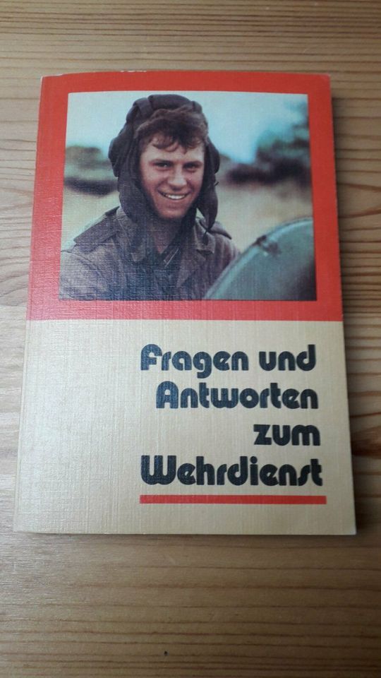 DDR NVA Panzer Fragen und Antworten zum Wehrdienst 1984 Militaria in Ostrau