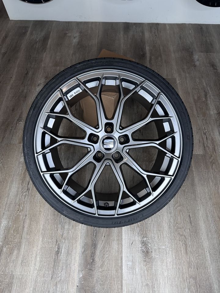 FF Wheels FF01 19 Zoll Sommerräder für Seat Ateca 5FP Alhambra 7N Skoda Karoq NU Octavia Superb 3T Yeti 5L NX RS VRS FR ST Cupra Felgen Reifen Räder schwarz Performance Sommerreifen NEU Kompletträder in Neckarsulm