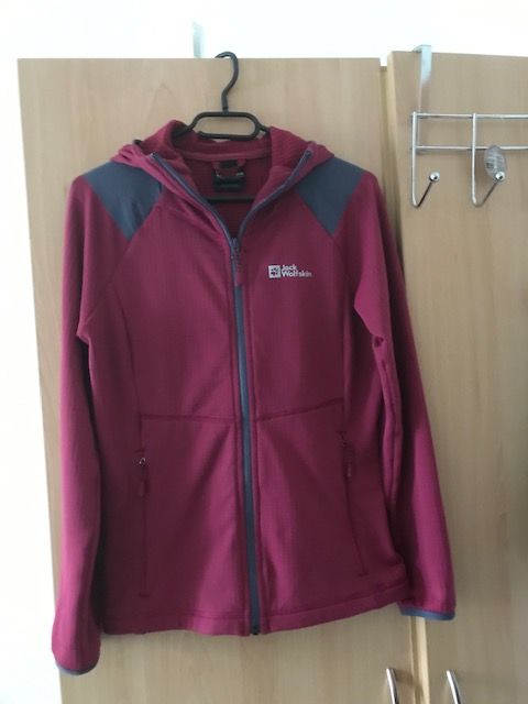 Damen Jack Wolfskin Hoodie Gr S (sangria/ grau abgesetzt) in Potsdam