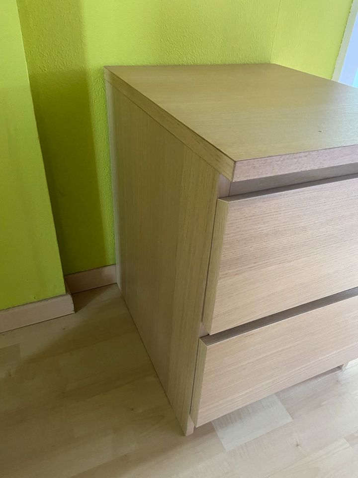 Kleiner Nachtischschrank in Kefenrod