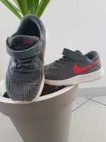 Nike Turnschuhe in Grau Gr. 27 Bayern - Großwallstadt Vorschau