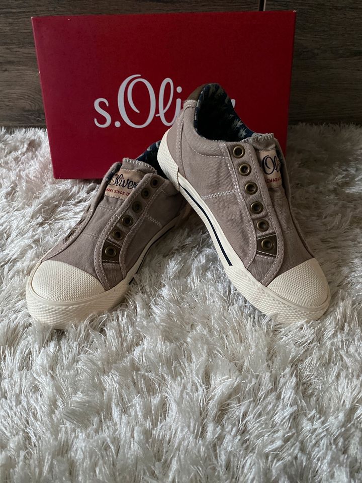 NEU S. Oliver Sneaker Kinder Schuhe Gr. 32 in Bayern - Würzburg |  Gebrauchte Kinderschuhe Größe 32 kaufen | eBay Kleinanzeigen ist jetzt  Kleinanzeigen