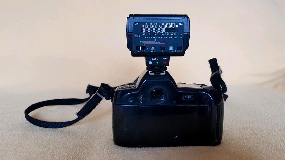 Nikon F90 analog, Kamera mit Objektiv -für Liebhaber und Sammler- in Eppertshausen
