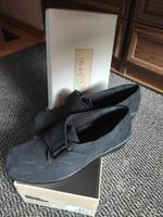 Neu sportliche Slipper Gr. 4,5 schwarz Klettverschluss Medicus Hessen - Bad Orb Vorschau