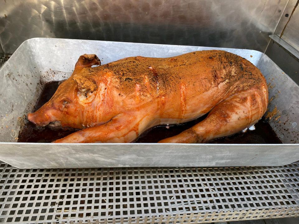 Spanferkel und Schweinekeule frisch gebacken in Landsberg (Saalekreis)