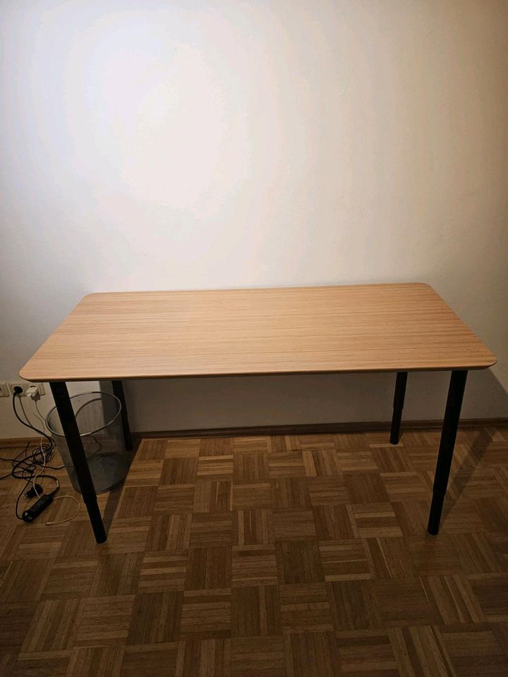 Schreibtisch IKEA 140x60 in München