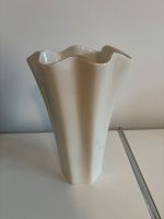 Vase von Zara Home weiß mit Goldrand Ludwigsvorstadt-Isarvorstadt - Isarvorstadt Vorschau