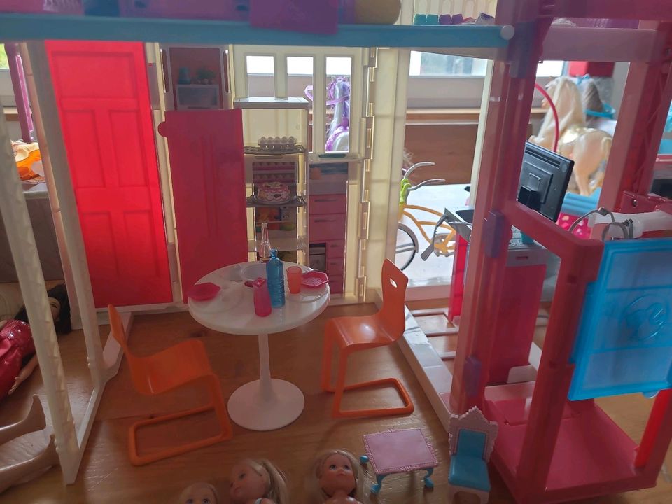 Barbie Riesenpaket Haus, Auto, Roller, Kutsche in Ensdorf