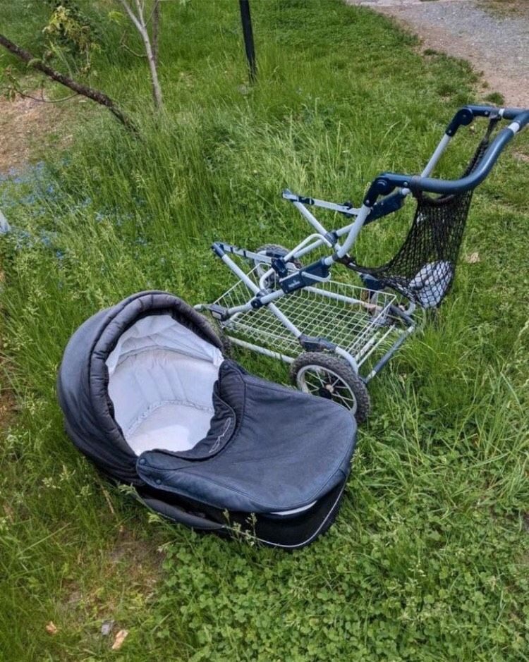 Kinderwagen Inglesina marineblau in Dresden