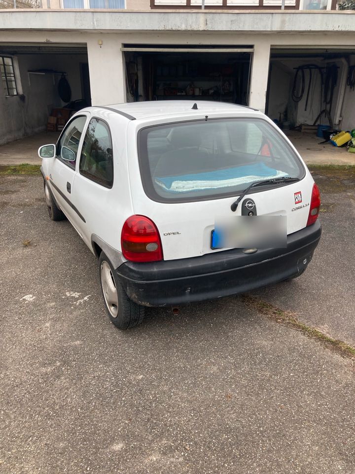 Opel corsa B (swing) in Kenzingen