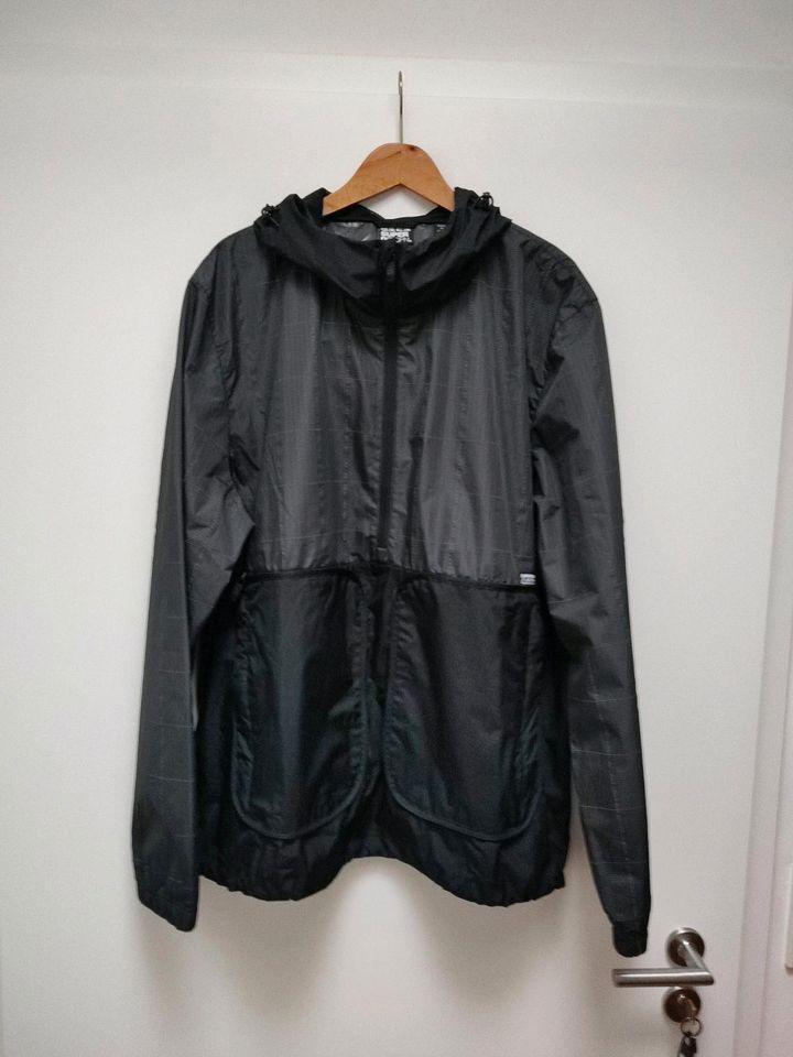 Superdry JPN Regenjacke XXXL / neu in Wiesbaden