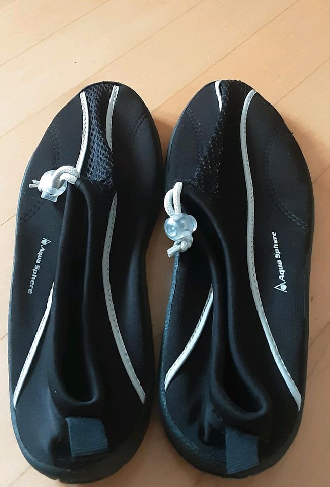 Badeschuhe Aqua Sphere Gr. 43 schwarz wie NEU in Harsewinkel - Marienfeld