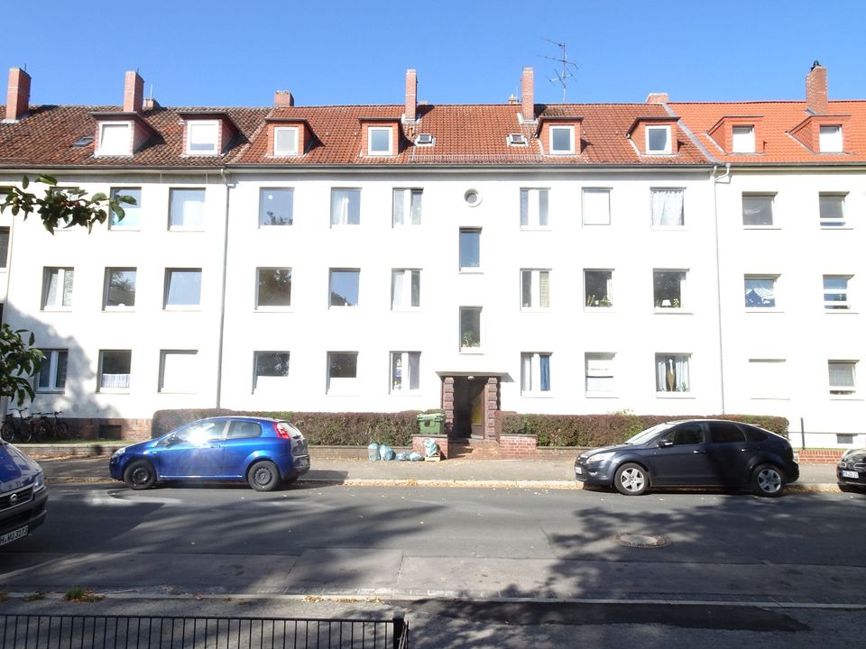 2-Zimmer-Eigentumswohnung mit Gartenanteil in einem 11-Familienhaus in Hannover-Ricklingen in Hannover