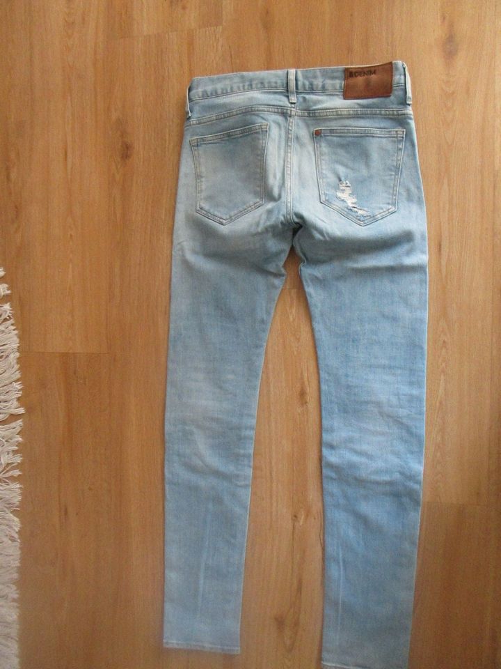 Jeans  28/32  in  Blau in Hannover