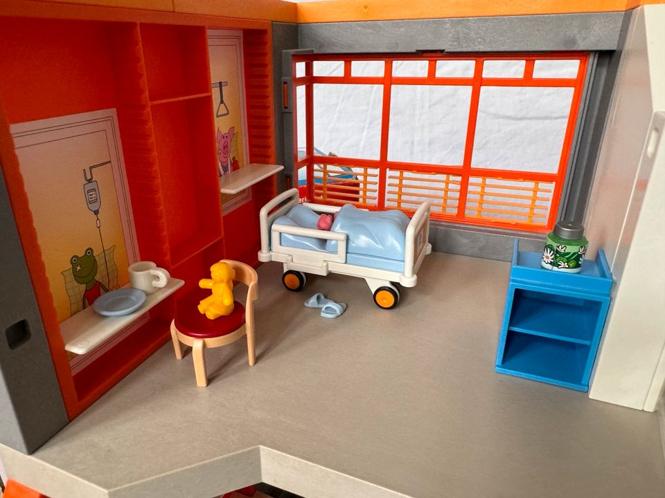 Playmobil Krankenhaus Kinderklinik 6657+6443+6445+6662+6663+70587 in Berlin