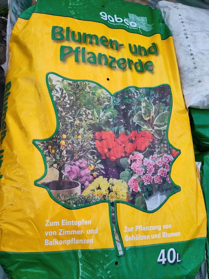 + PFLANZERDE, HUMUSKOMPOST, RINDENMULCH in 40-70 Liter Sackware + in Inden