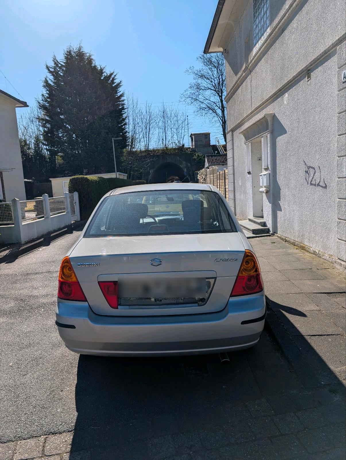 Abbildung des Autos Suzuki liana 1.3l
