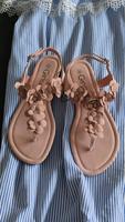 GINA Sandalen Rose nude Blumen Zehentrenner Gr38 NEU Bayern - Mühldorf a.Inn Vorschau