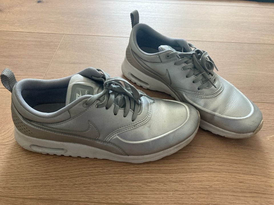 Nike Air Max Thea silber Gr. 40,5 in Hannover