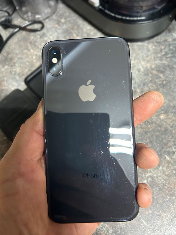 iPhone X in OVP mit viel Zubehör in Stockach