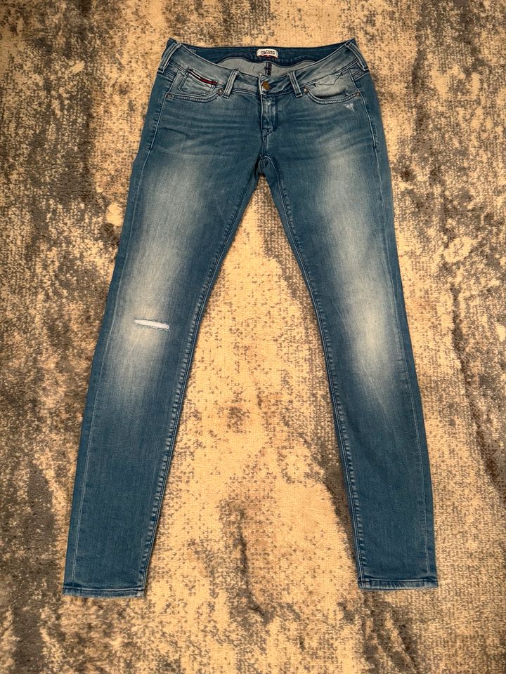 Tommy Hilfiger Jeans Größe 27/32 in Lübeck