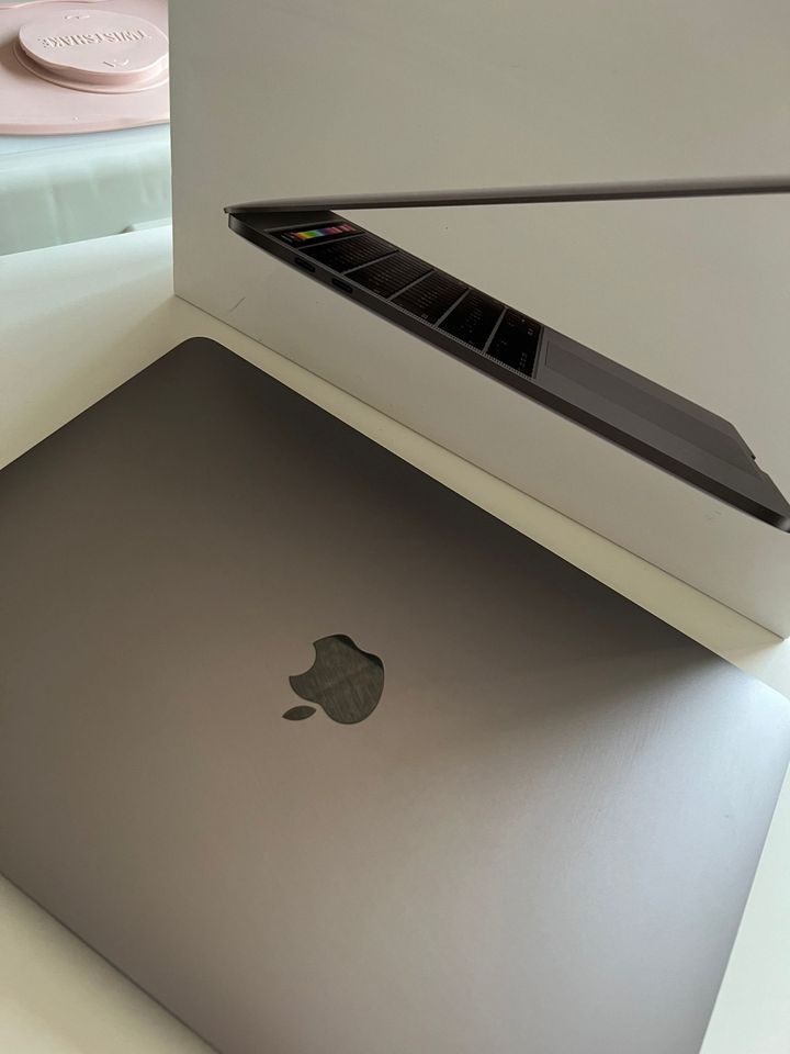 MacBook Pro 13“ 2019, 128 GB SSD in Bad Laer