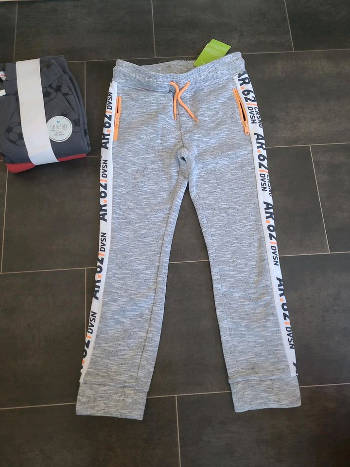 Jogginghosen Gröse 128 *neu* in Rippien