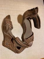 ASH Keilabsatz Sandalen mit Nieten Gr.40 beige-braun Schleswig-Holstein - Norderstedt Vorschau