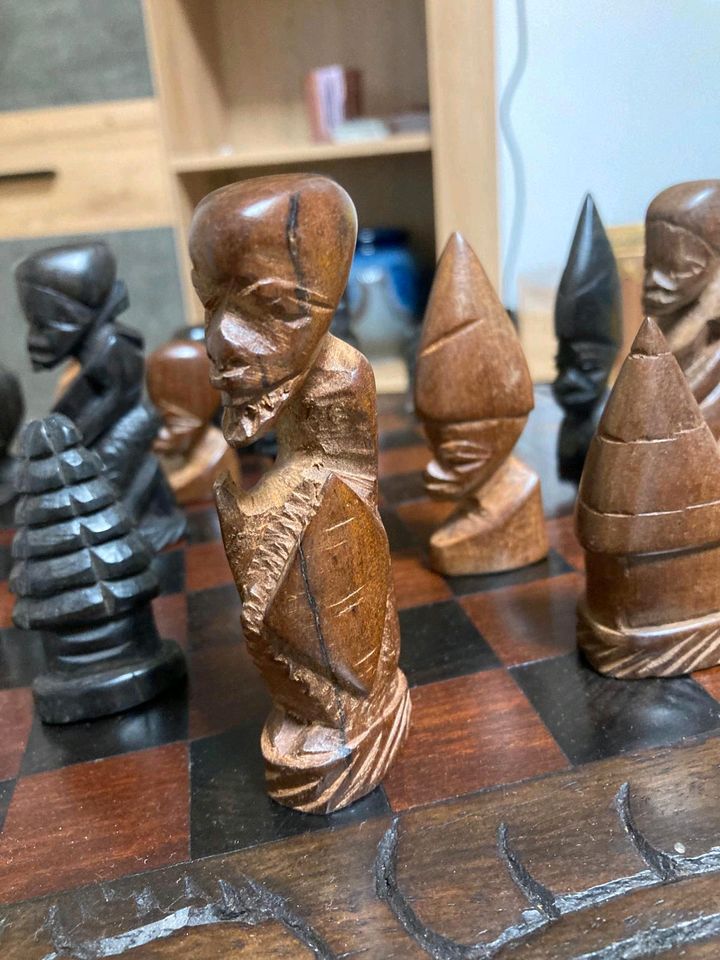 Alter Afrikanidcher Schachtisch Schach in Eschborn