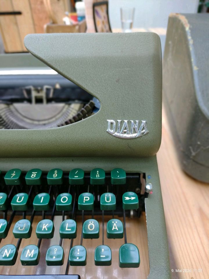 Alte DIANA Schreibmaschine in Grevenbroich