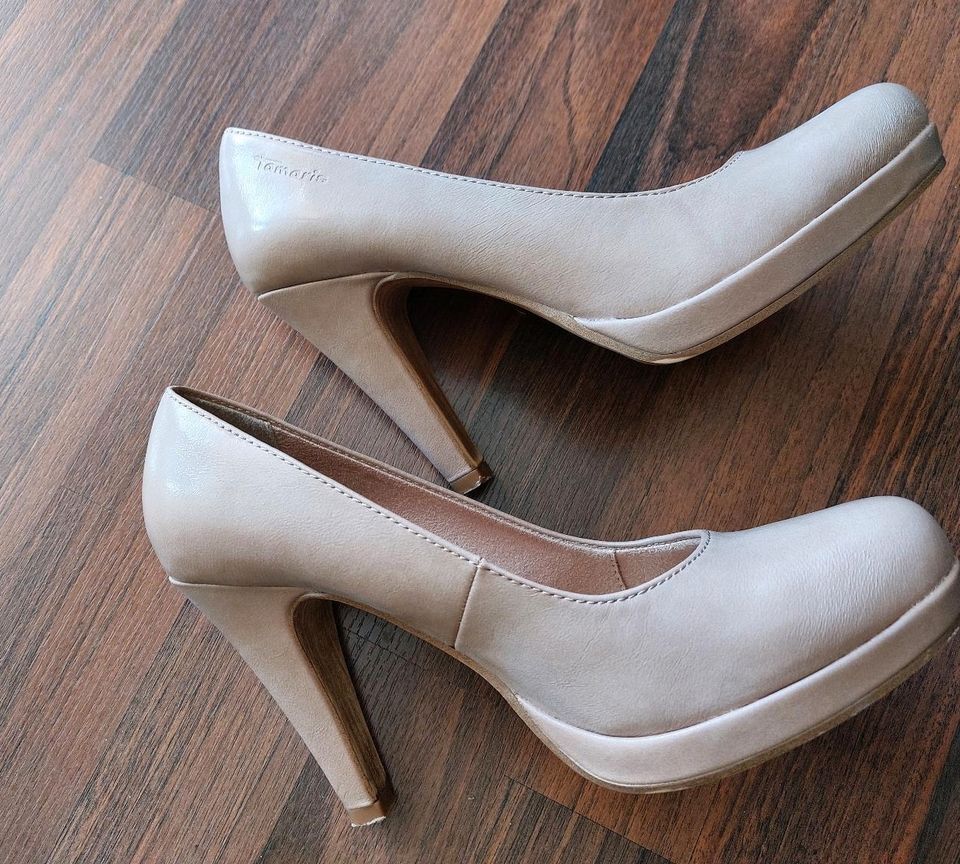 Tamaris High Heels / Pumps / Größe 38 / beige / wie NEU in Usingen