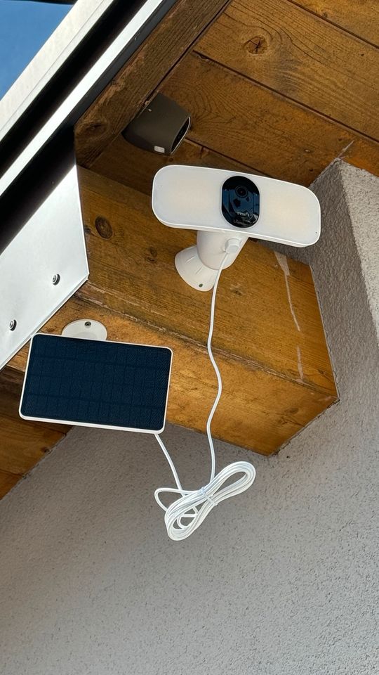 Arlo Pro 3 Floodlight Überwachungskamera NEU in Bad Füssing