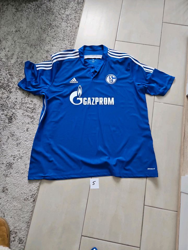 Konvolut Trikot's FC Schalke 04 + Jacke S04 in Neuss