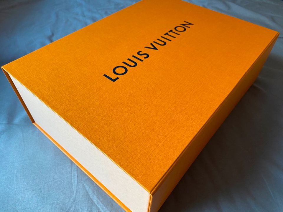 Louis Vuitton Karton Box Geschenkbox Geschenkverpackung in Berlin