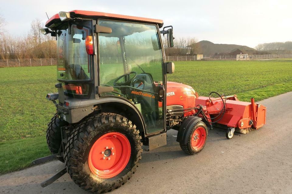 Flächenreinigung mit Kehrmaschine – mietTraktor.de in Nottuln