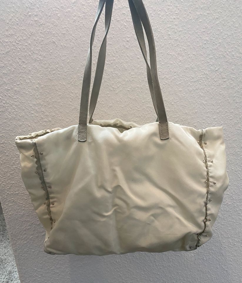 Original Prada Handtasche in Hamburg