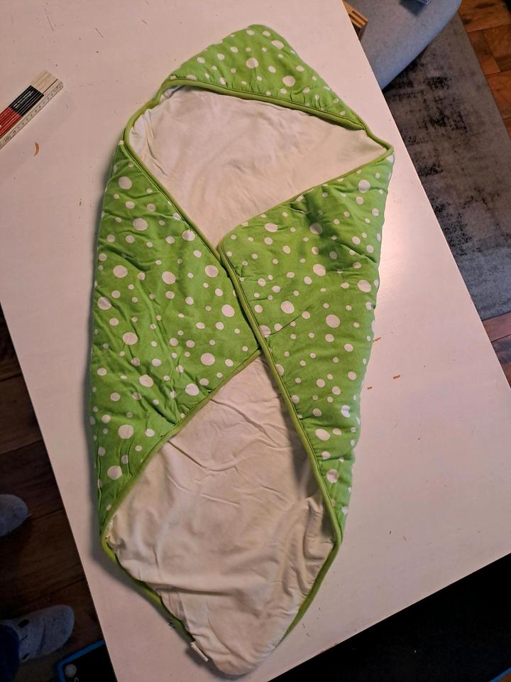 Einschlagdecke - Babydecke - Kinderwagendecke - Decke mit Kapuze in Traunstein
